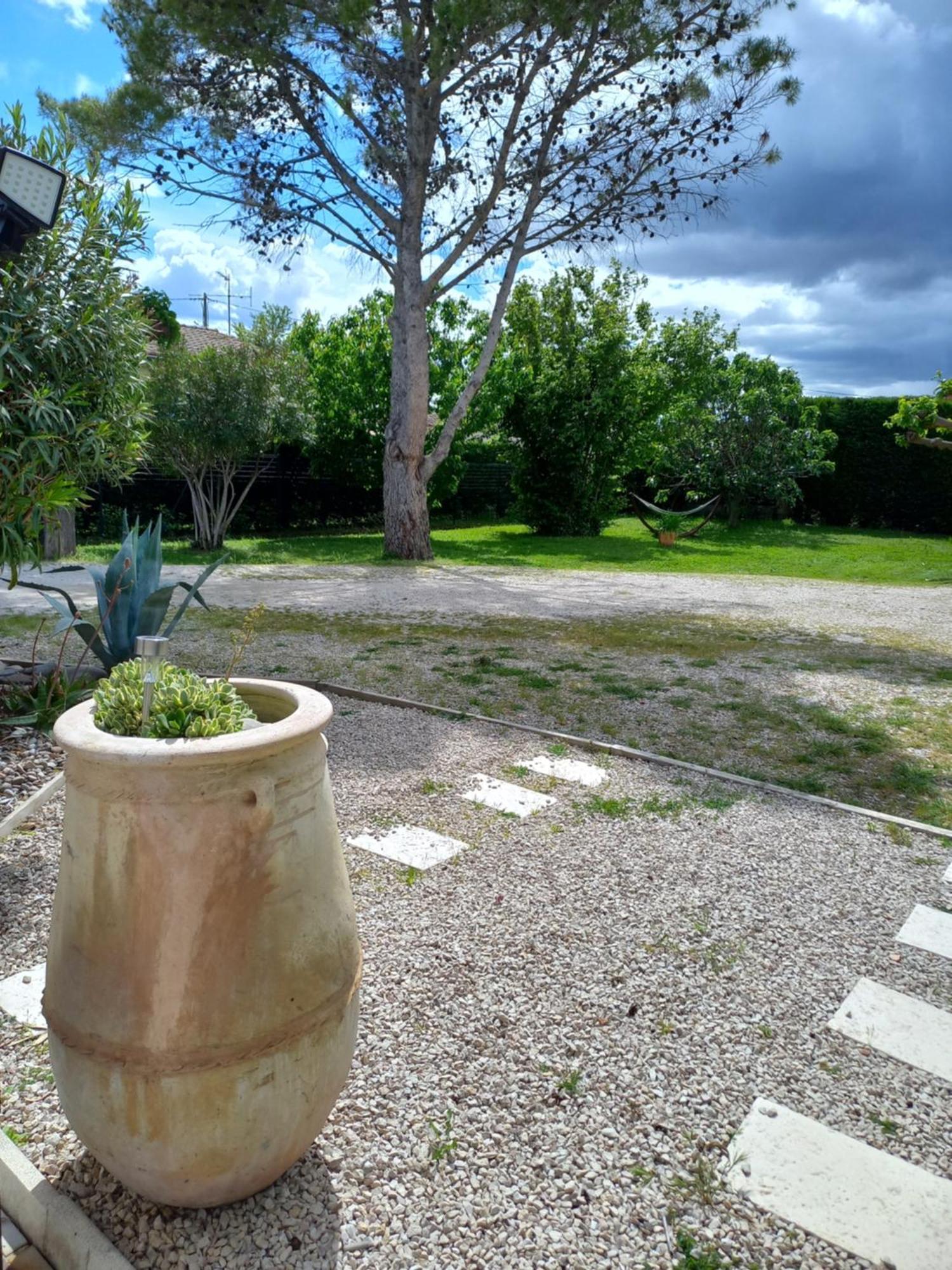 Villa Lamathye à Aramon Extérieur photo